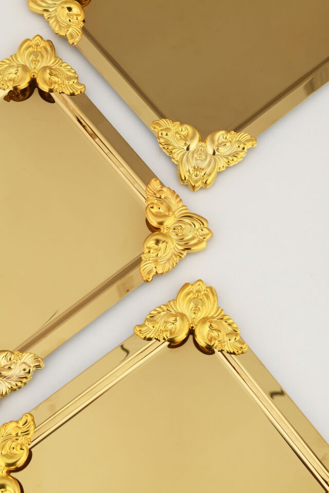 Pietra Gold 3'lü Dekoratif Paslanmaz 4 Köşesi Gold Çiçek Detaylı Özel Sunum Tepsisi