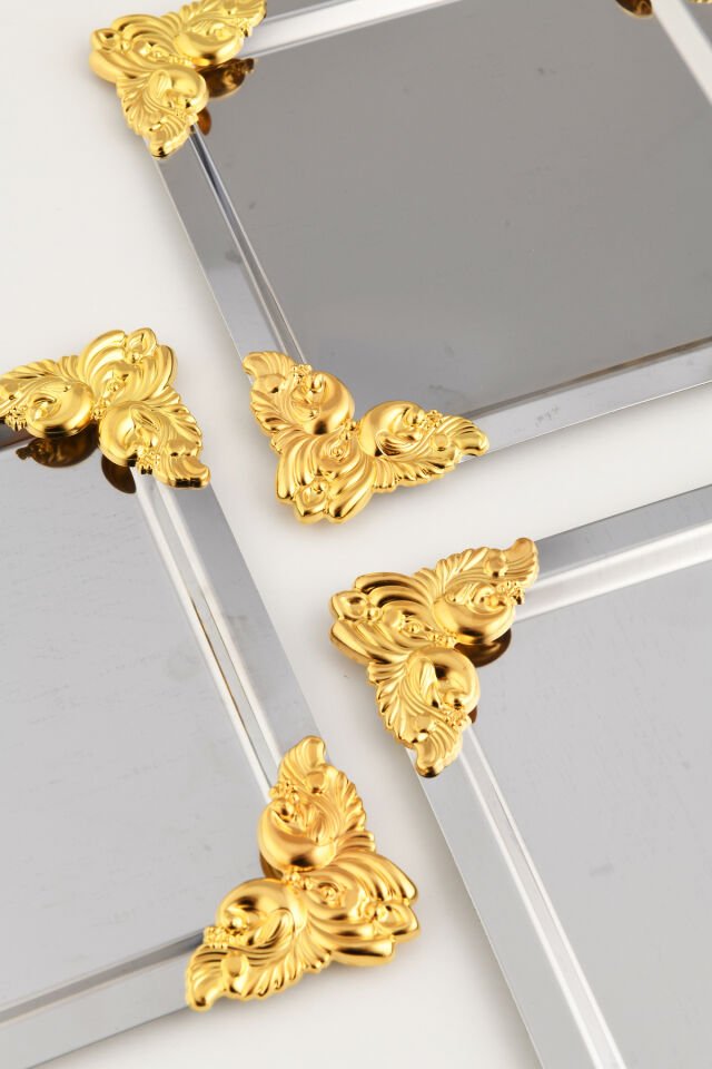 Pietra Paslanmaz Kare 4 Köşesi Sarı Çiçek Detaylı 6'lı Sunum Tepsisi