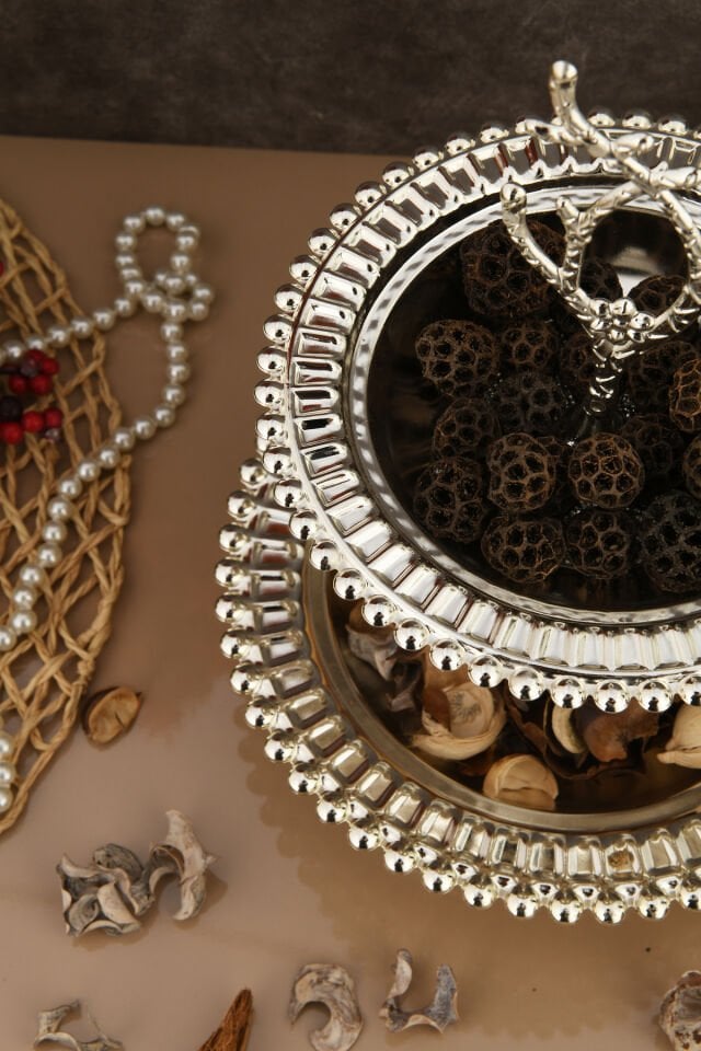 Juni Lüks Gümüş Paslanmaz Metal Sunum ve Servis Tepsisi Dekoratif Ayaklı İki Katlı İkramlık Tepsi