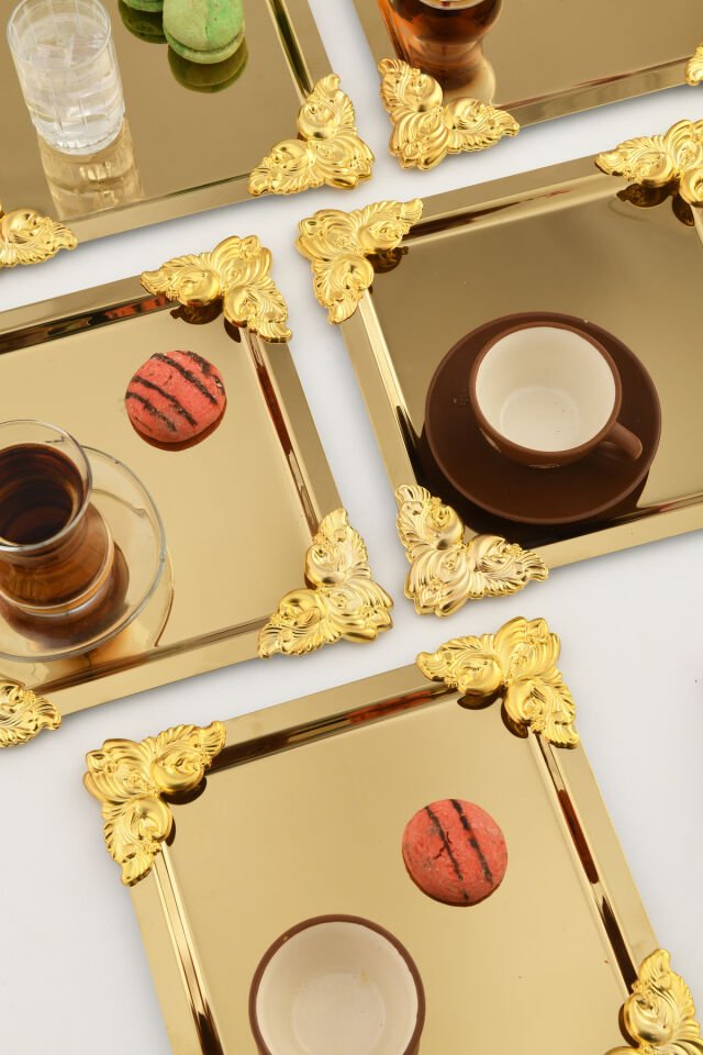 Pietra Gold 6'lı Dekoratif Paslanmaz 4 Köşesi Gold Çiçek Detaylı Özel Sunum Tepsisi