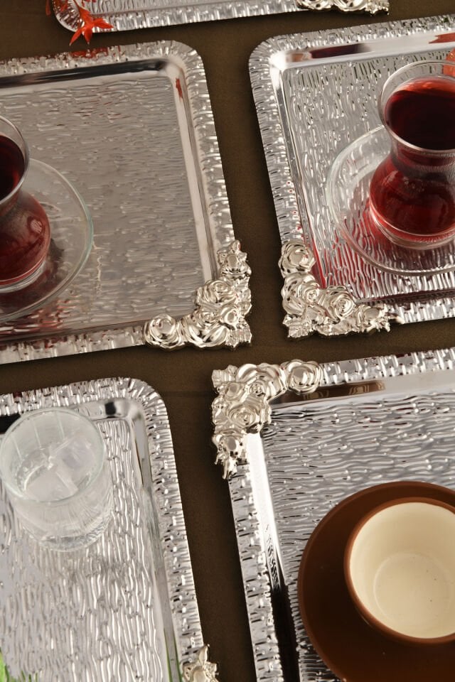 Abra Gümüş Paslanmaz Desenli Kare Köşesi Gümüş Çiçek Detaylı 6'lı Kahve Çay Sunumluk Servis Tepsi