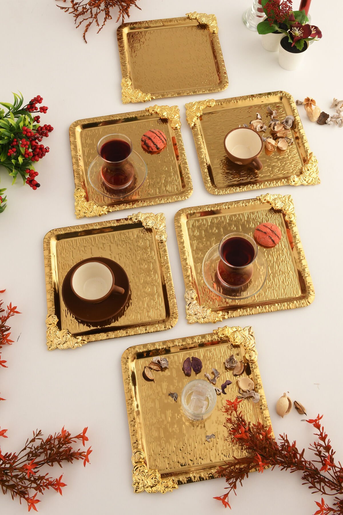Abra Gold Paslanmaz Desenli Kare Köşesi Gold Çiçek Detaylı 6'lı Kahve Çay Sunumluk Servis Tepsi