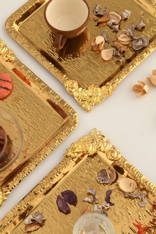Abra Gold Paslanmaz Desenli Kare Köşesi Gold Çiçek Detaylı 3'lü Kahve Çay Sunumluk Servis Tepsi