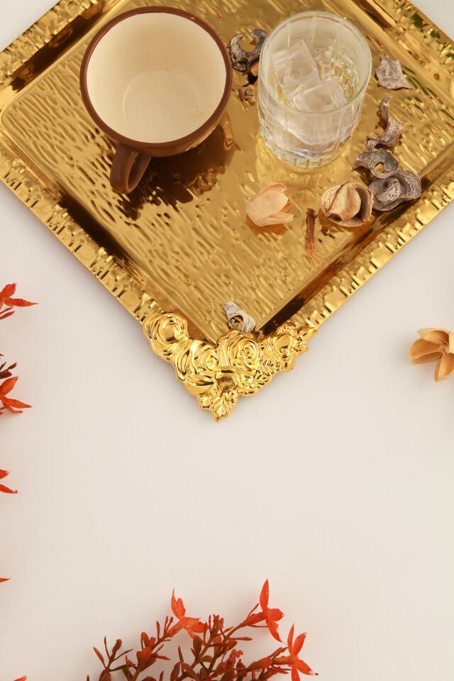 Abra Gold Paslanmaz Desenli Kare Köşesi Gold Çiçek Detaylı 1'li Kahve Çay Sunumluk Servis Tepsi
