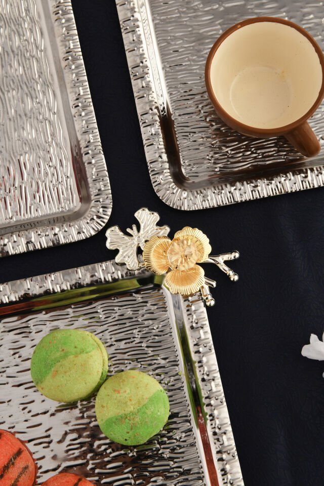 Oslo Gümüş Paslanmaz Desenli Kare Köşesi Kelebek Taş Detaylı 3'lü Kahve Çay Sunumluk Servis Tepsi