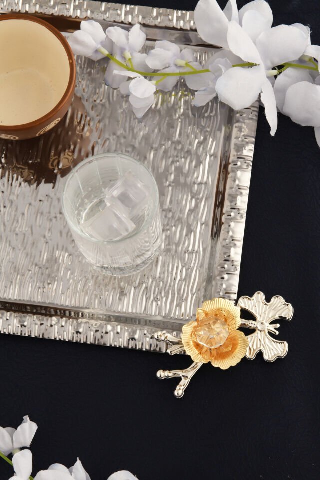 Oslo Gümüş Paslanmaz Desenli Kare Köşesi Kelebek Taş Detaylı 1'li Kahve Çay Sunumluk Servis Tepsi