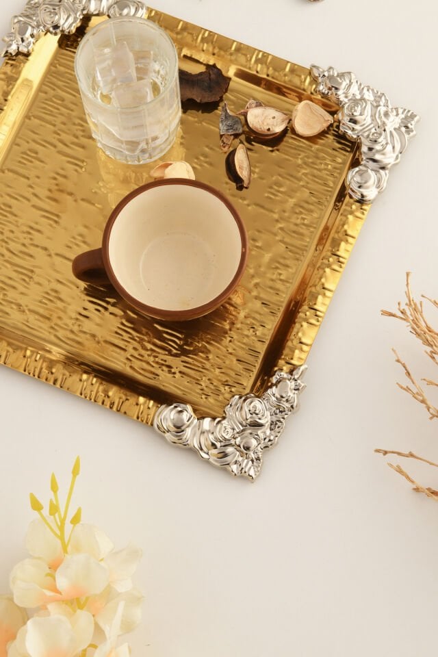 Rio Gold Paslanmaz Desenli Kare Köşesi Gümüş Çiçek Detaylı 1'li Kahve Çay Sunumluk Servis Tepsi