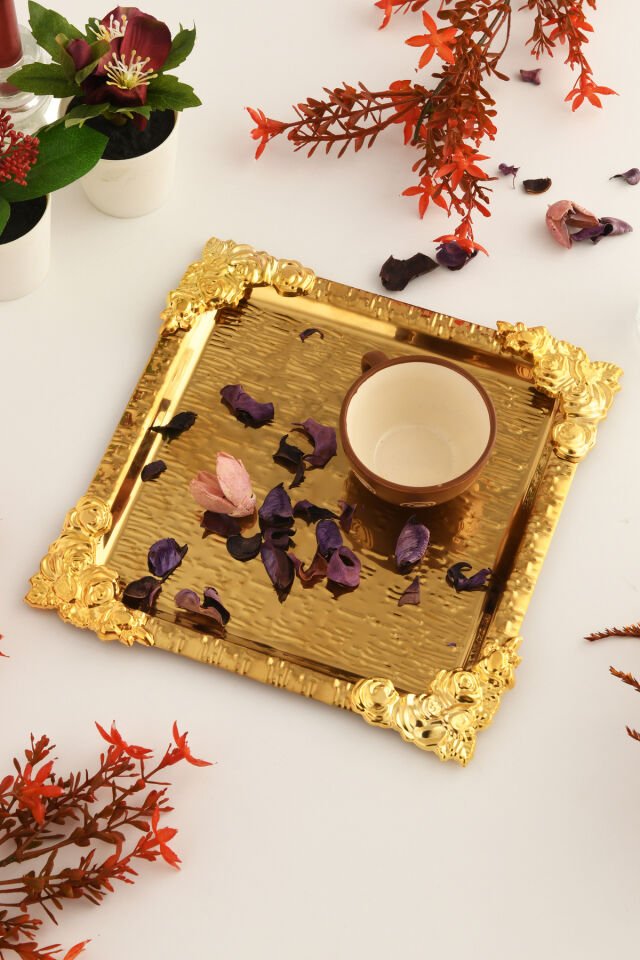 Rio Gold Paslanmaz Desenli Kare Köşesi Gold Çiçek Detaylı 1'li Kahve Çay Sunumluk Servis Tepsi