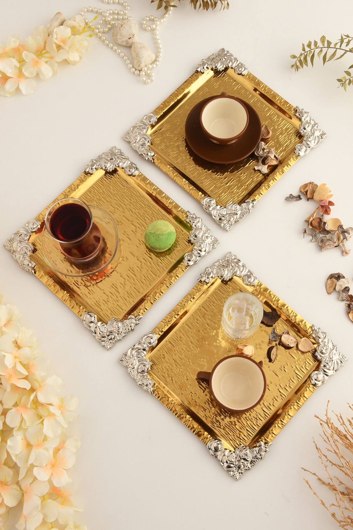 Rio Gold Paslanmaz Desenli Kare Köşesi Gümüş Çiçek Detaylı 3'lü Kahve Çay Sunumluk Servis Tepsi