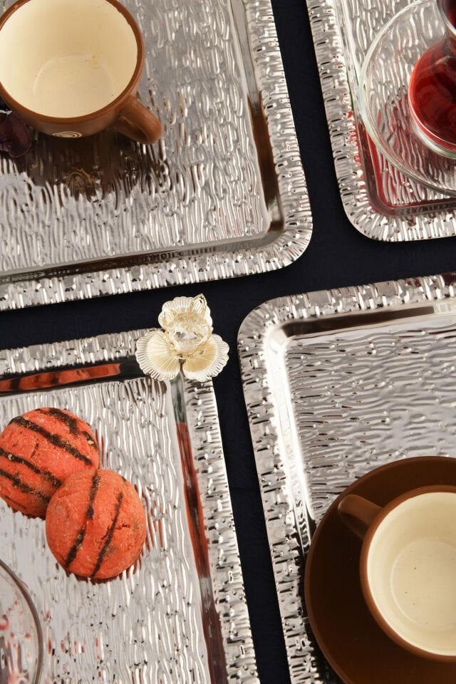 Berlin Gümüş Paslanmaz Desenli Kare Köşesi Taş Detaylı 6'lı Kahve Çay Sunumluk Servis Tepsi