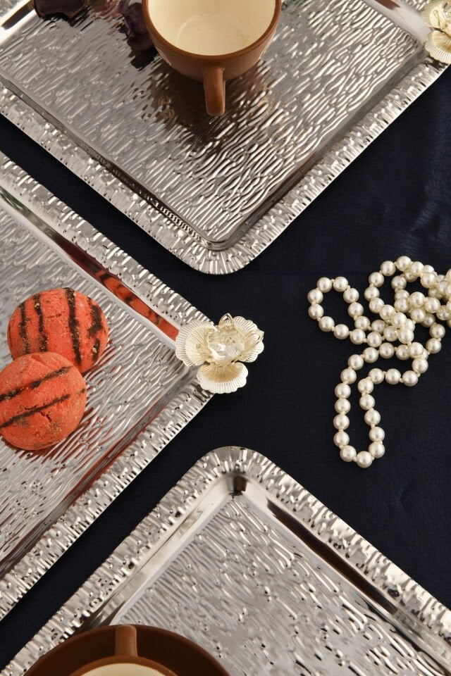 Berlin Gümüş Paslanmaz Desenli Kare Köşesi Taş Detaylı 3'lü Kahve Çay Sunumluk Servis Tepsi