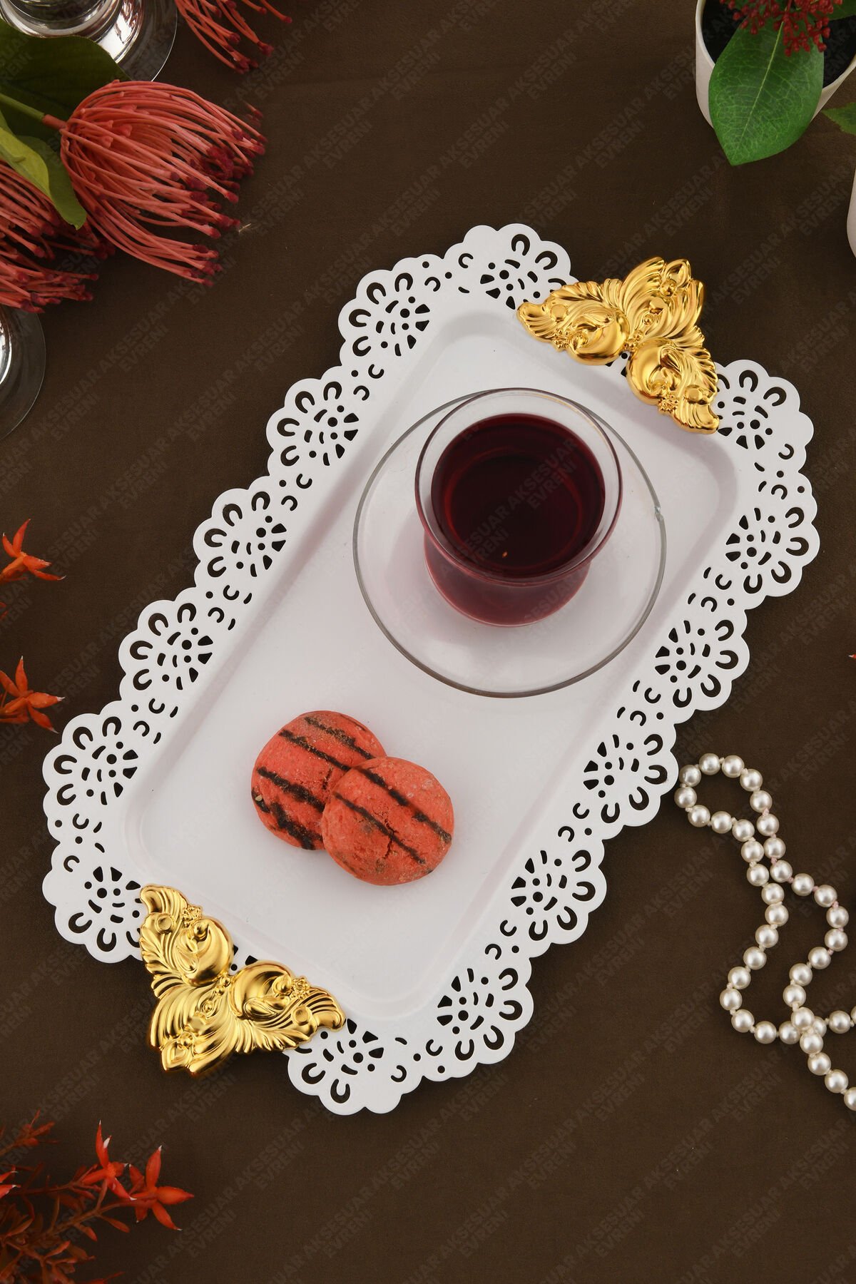 SETA Beyaz Dantel Kenarlı Oyma Detaylı Gold Aksesuar Kulplu Dikdörtgen Sunum Tepsisi