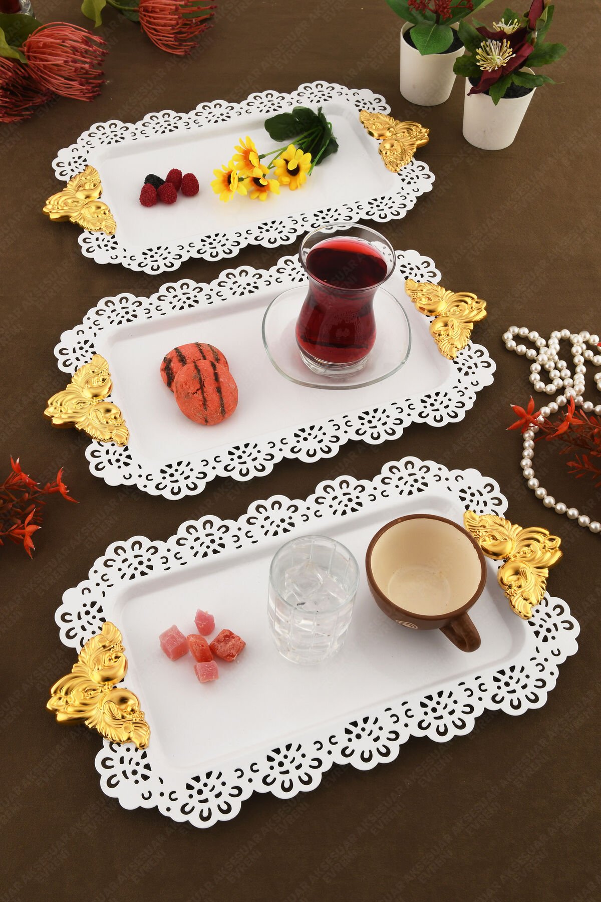 SETA Beyaz Dantel Kenarlı Oyma Detaylı Gold Aksesuar Kulplu Dikdörtgen 3'lü Sunum Tepsisi