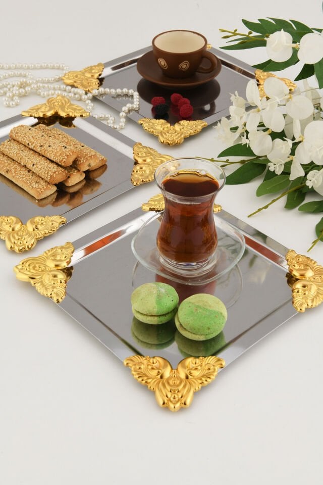 Pietra Paslanmaz Kare 4 Köşesi Sarı Çiçek Detaylı 3 Adet Sunum Tepsisi