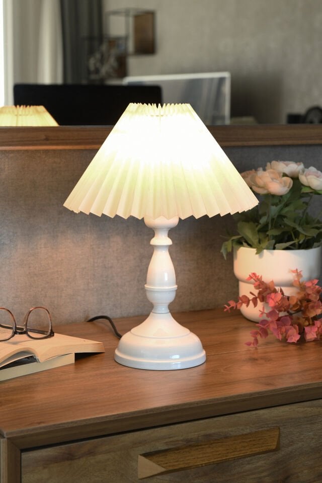 Zebra Modern Tasarım Beyaz Metal Abajur Şık Dekoratif Masa Lambası