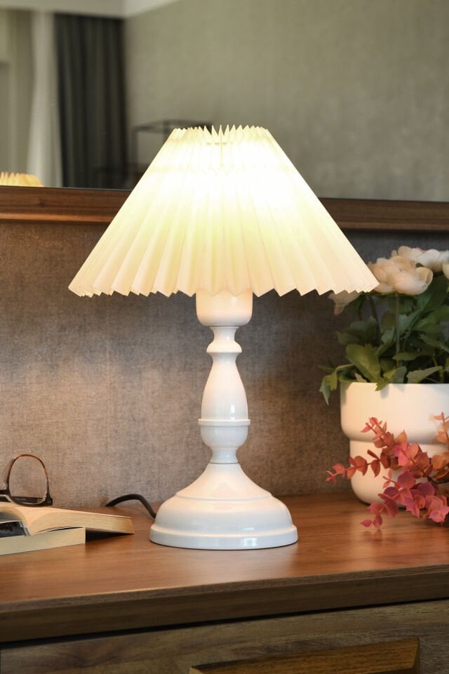 Zebra Modern Tasarım Beyaz Metal Abajur Şık Dekoratif Masa Lambası