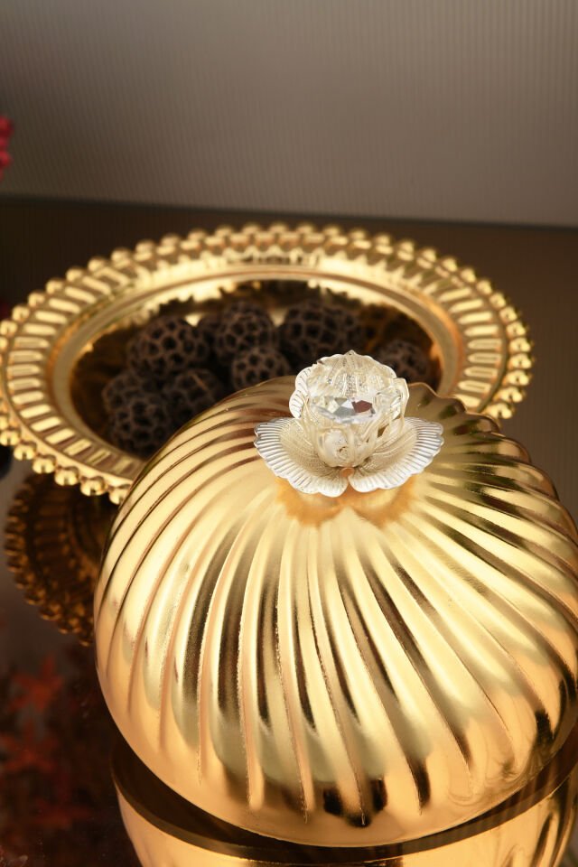 Diasto Gold Kapaklı Şekerlik Lokumluk Kase Şık Sofra Sunumları İçin Zarif Kristal Taş Detaylı