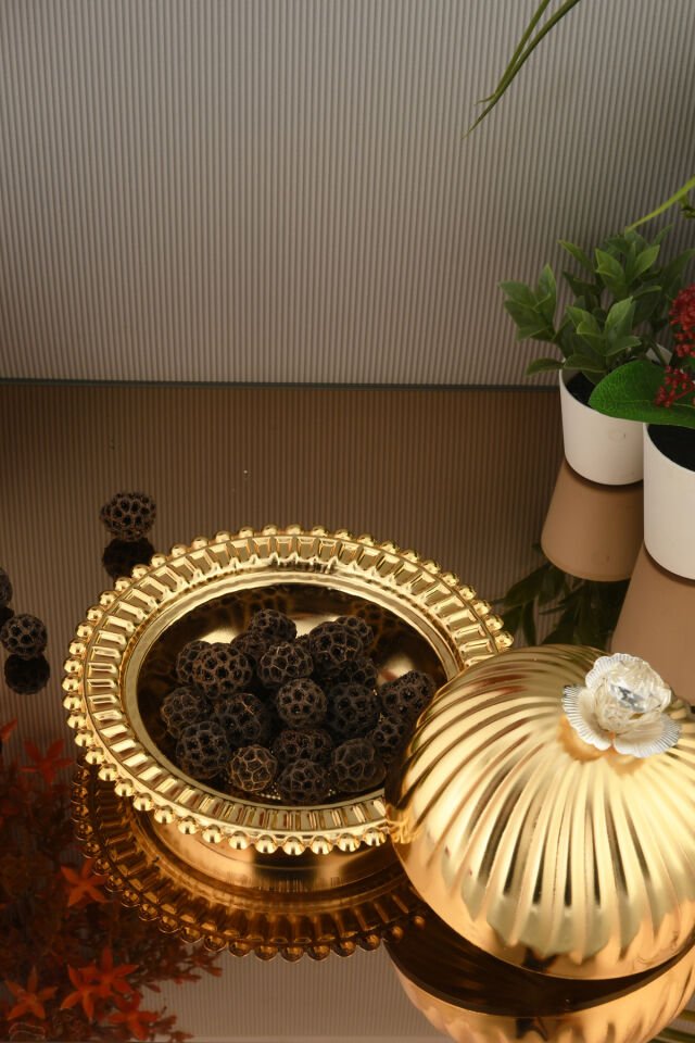 Diasto Gold Kapaklı Şekerlik Lokumluk Kase Şık Sofra Sunumları İçin Zarif Kristal Taş Detaylı