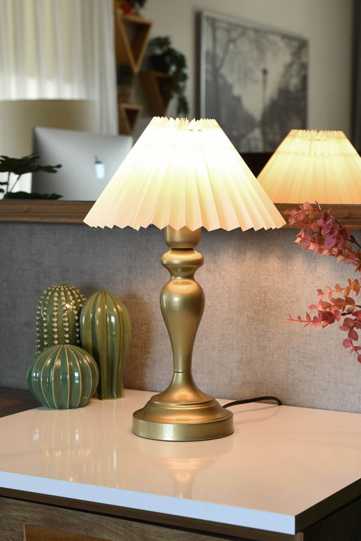 Mona Modern Tasarım Eskitme Metal Abajur Şık Dekoratif Masa Lambası