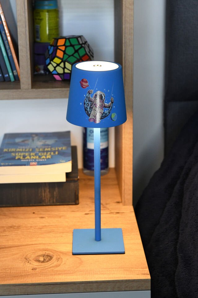 Şapkalı Şarjlı Dokunmatik Erkek Çocuk Odası Masa Lambası Abajur Gece Lambası 3 Işık Rengi Melda