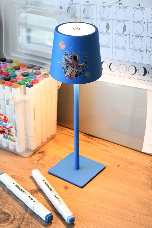 Şapkalı Şarjlı Dokunmatik Erkek Çocuk Odası Masa Lambası Abajur Gece Lambası 3 Işık Rengi Melda